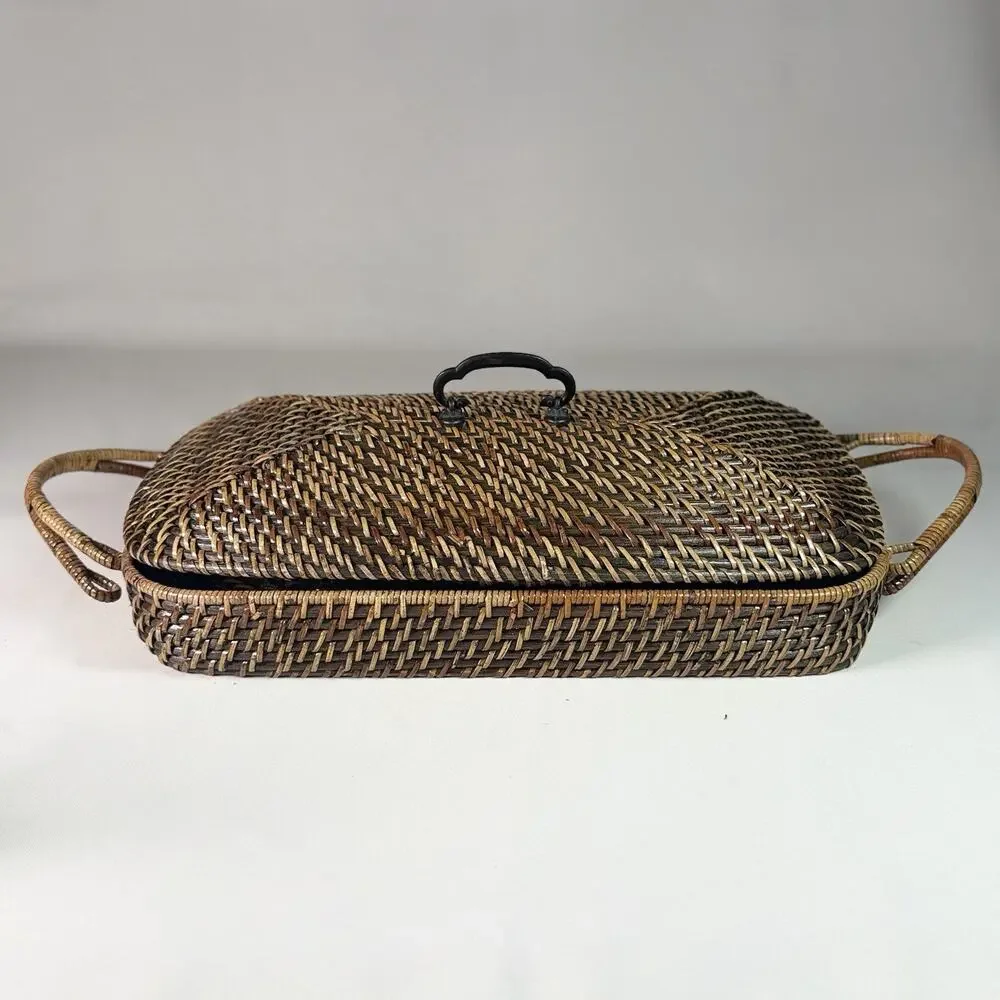 Gorgeous Vtg Woven Rattan Casserole Carrier Basket w/ Lid Two-Tone Wicker 9x13